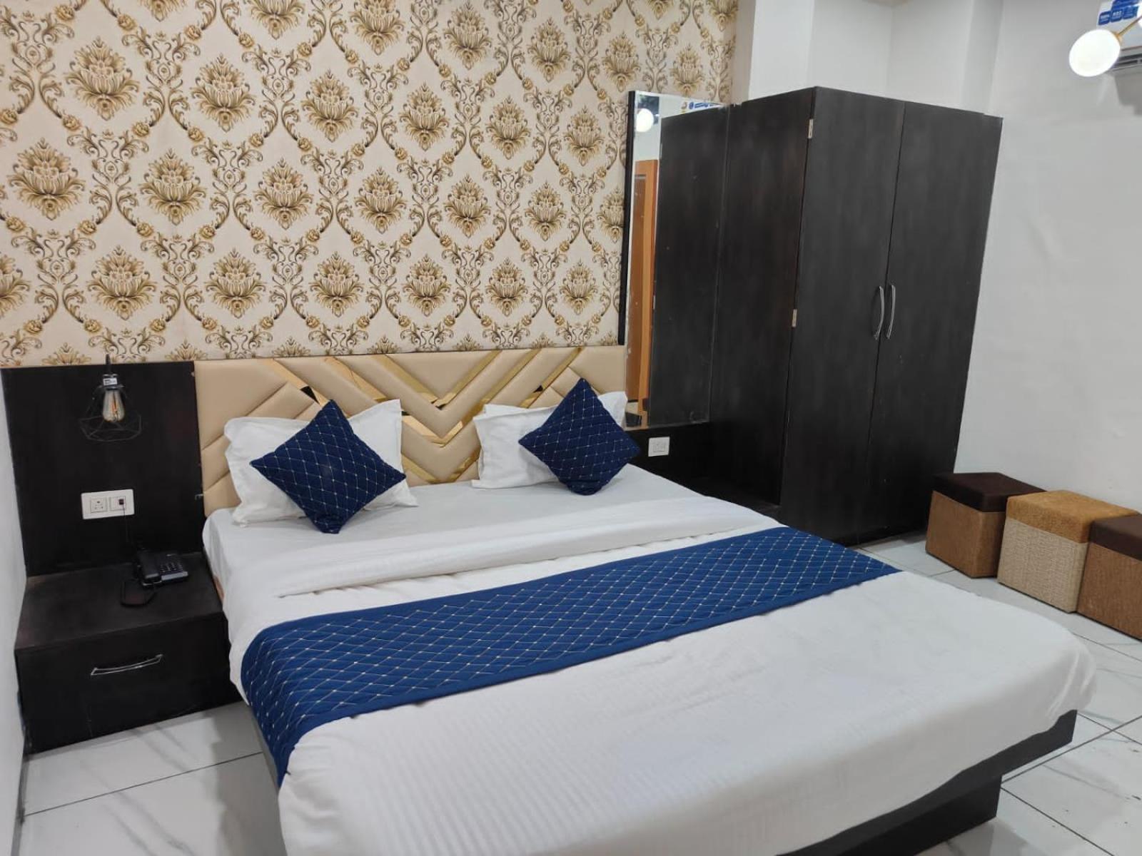 Rk Hotel & Restaurant Dewas Экстерьер фото
